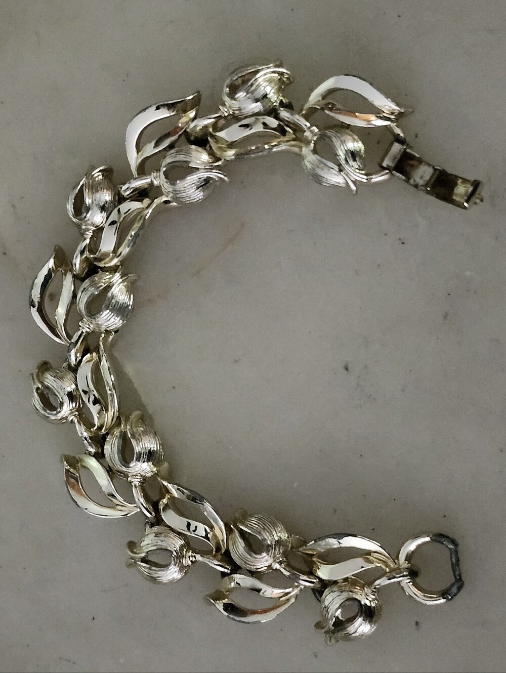 Vtg Lisner Gold Tone Tulip & Leaf Link Bracelet